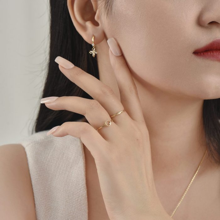 Bông tai đá quý nhỏ Huggie - Image 3