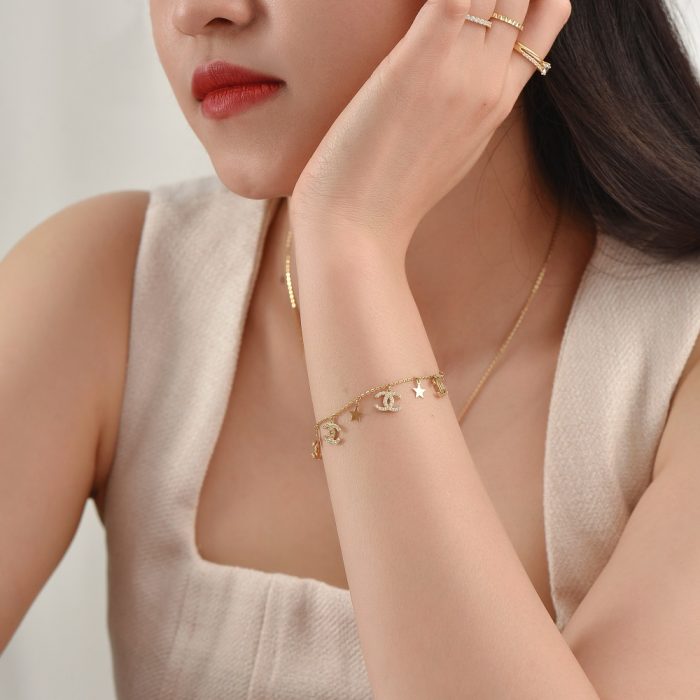 Lắc tay Vàng 10K hoạ tiết Louis Vuitton thời thượng - SB23S014Y - Image 4