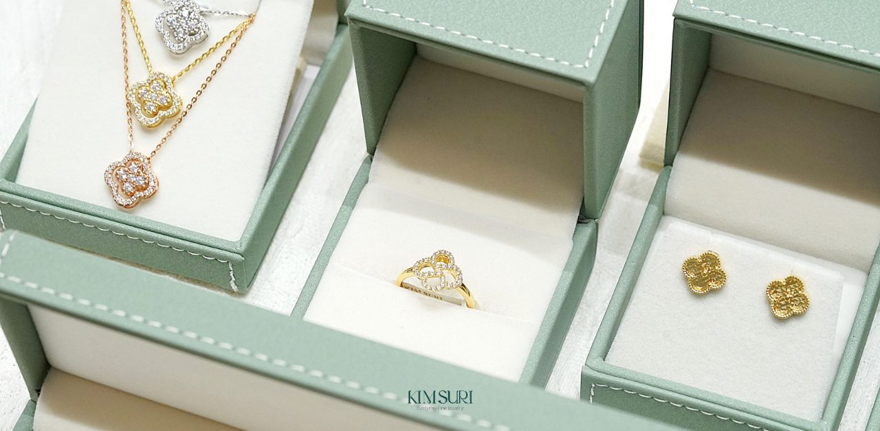 3 cách làm sạch trang sức vàng tại nhà đơn giản và đúng cách Khăn lau trang sức Kim Suri