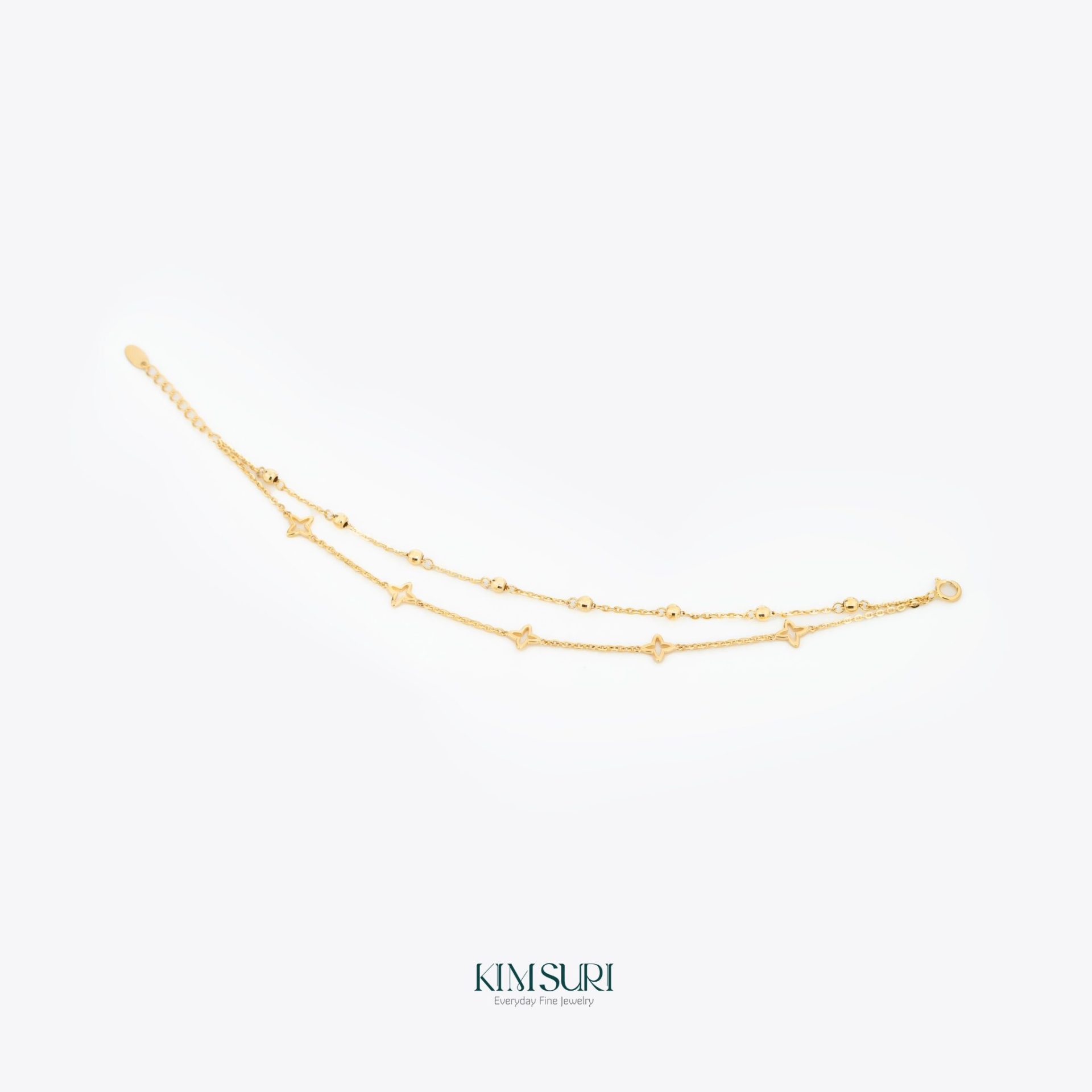 Nâng tầm phong cách với 3 mẫu trang sức vàng của Kim Suri Trang sức vàng 10K họa tiết ngôi sao của Kim Suri