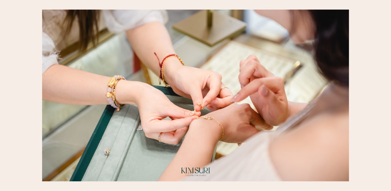 Vàng Hàn Quốc – "Vũ Khí" tạo nên vẻ đẹp tinh tế của Kim Suri Vàng Hàn Quốc có màu sắc đẹp, đồ cứng cao và giá trị sử dụng bền